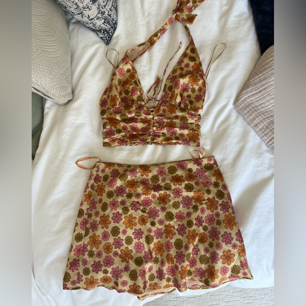 Cute 1970s Set Flower Skirt & Crop Top